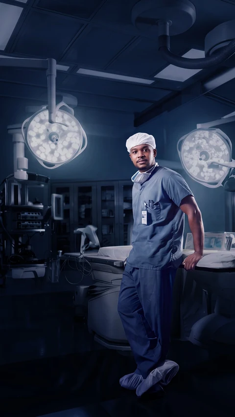 Imagem institucional da Cardiomed: profissional em um centro cirúrgico